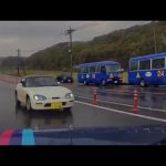 【動画】日本で！？あおり運転をした挙句、自爆スピンして、逆走する車が撮影される。