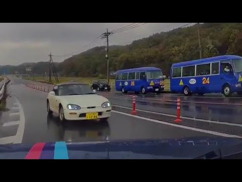 スピンする車