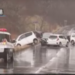 【ニュース・動画有り】世紀末のような有様。北海道で路面凍結で事故が相次ぐ。