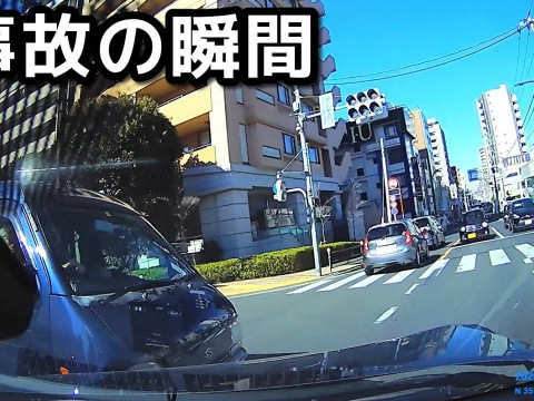 警官が見てる前で発生した事故の様子