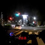 【動画】飲酒検問を突破して信号無視して逃走する車を撮影したバイクのドライブレコーダー