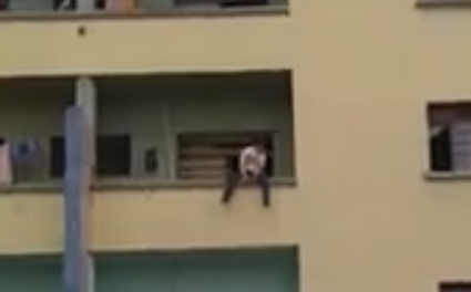 自殺を試みる男性