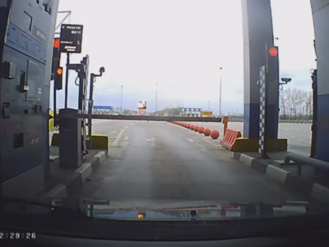 料金所の不正通過に巻き込まれた撮影者