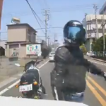 【動画・日本】異常なあおり運転をするバイクが撮影される