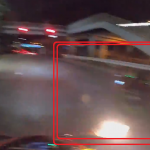 【動画】信号で停車したバイクに、後ろから乗用車が突っ込んでくる事故の様子