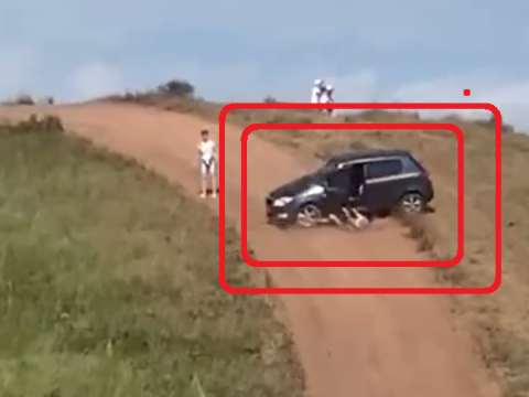 無人で暴走する車