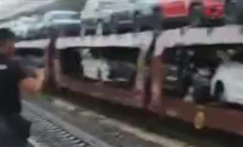 電車の荷物から車のホイールが盗まれた後の様子