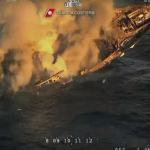 【海外・ニュース】イタリアで50メートル級のヨットが炎上して沈む事故。けが人無し。
