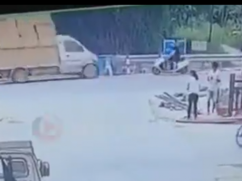 バイクと車が接触する事故