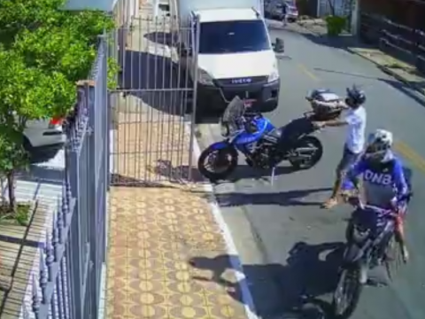 押しかけてきたバイク強盗