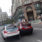 【海外ニュース・動画】ハンガリーでパトカーとプリウスが衝突する事故。幸いにも重症者は無し。