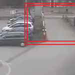 【海外・動画】駐車場のゲートが誤作動して車を破壊する様子が公開される