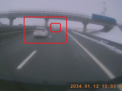 逆走車が迫ってくる様子
