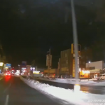 【国内ニュース・動画】凍結路では直線でもスピンする！車が中央分離帯に突っ込む様子が公開。
