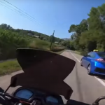 【バイク・動画】幅寄せされてもカッとなって加速しちゃダメ。速度の出し過ぎで事故へ。