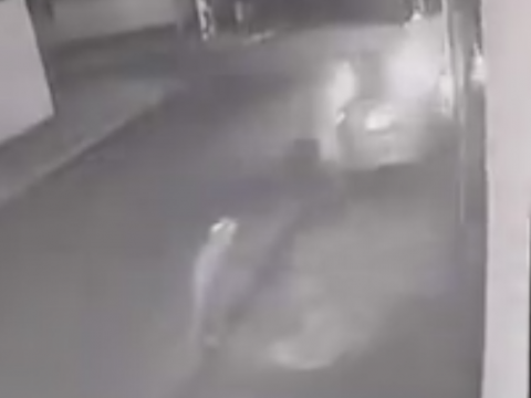 パトカーから逃走する車