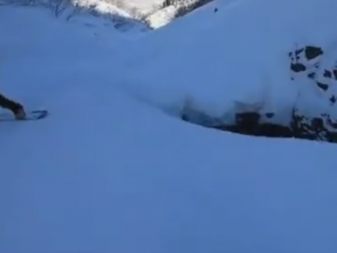 雪と大穴