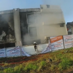 【海外ニュース】タイの火災現場でマンションが倒壊し消防士４人と住人１人が死亡。動画が公開される。