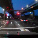 【国内ニュース】早朝の名古屋やばすぎ。猛スピードで信号無視していく車が撮影され物議を醸す。