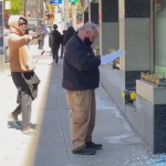 【海外ニュース】ニューヨーク市警の男性が黒人の男性に頭を棒で殴られる。動画が公開され物議を醸す。
