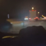 【動画ニュース】脱落したタイヤが後方の車と接触。車が吹っ飛ぶ様子が公開される。