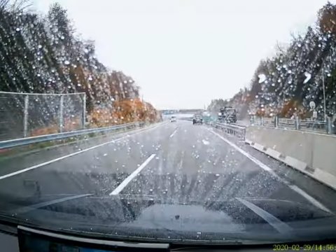 雨の山陽自動車道