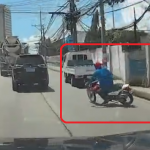 【海外・動画】バイクでのすり抜けは危険。失敗して転倒する様子。