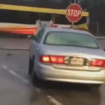 【動画ニュース】運転手がDレンジに入れたまま車内で睡眠。起きた途端に急発進し事故へ。