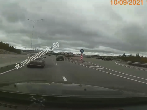 高速道路を暴走する撮影車のドラレコ
