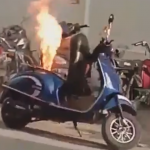 【これからの課題？】リチウムイオンバッテリーは取扱いに注意。燃える電気バイクが撮影される。