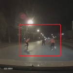 【海外ニュース・動画】タブレットを盗んだ泥棒、逃走中に車にはねられる。