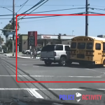 【動画ニュース・アメリカ】妻が運転するスクールバスを銃撃。警察が犯人を射殺。
