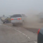 【海外ニュース】カザフスタンの高速道路で濃霧。17台が関連する多重事故が発生。