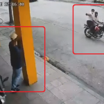 バイクで銃撃する二人と柱に隠れる人