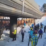 【海外ニュース】スキーのリフトが壊れて逆走。大パニックに。現地の動画が公開。
