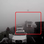 【海外ニュース】南アフリカの霧が出た高速道路で多重事故。9台が巻き込まれ2人が重傷。